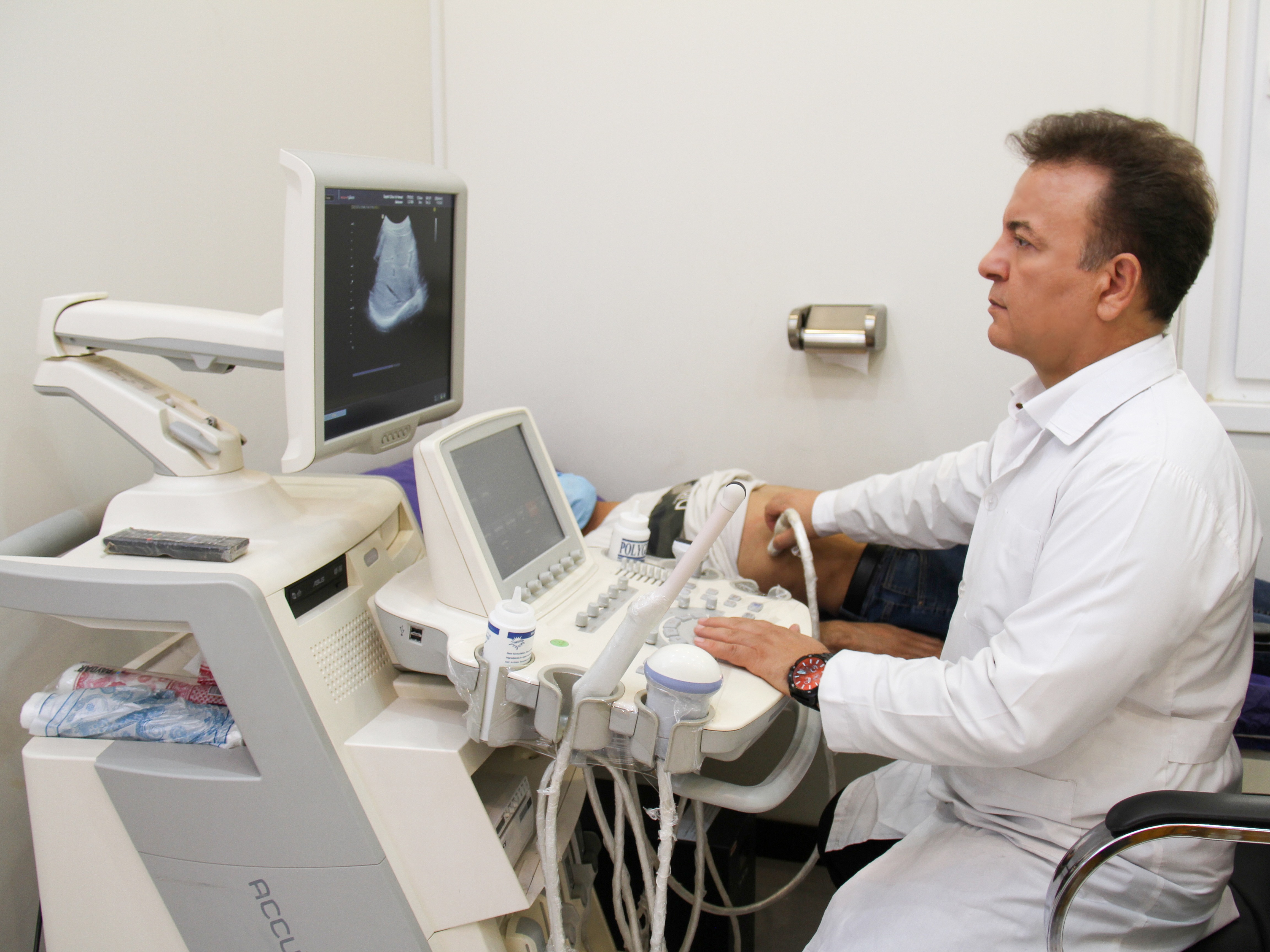 دکتر عارف همتی متخصص رادیولوژی (تصویربرداری) و سونوگرافی